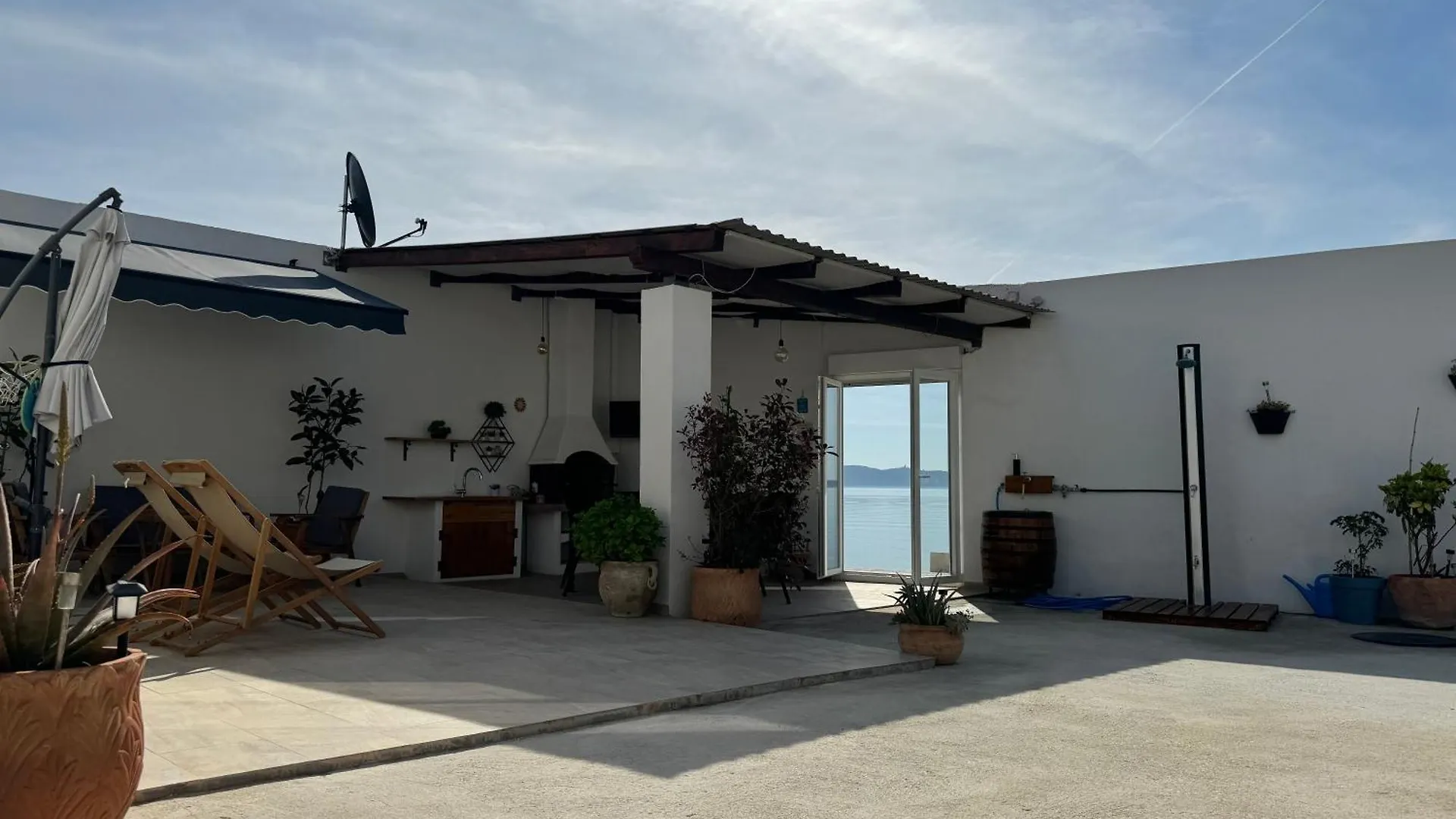 Beach House Oasis Villa Livak Kastela 0*,