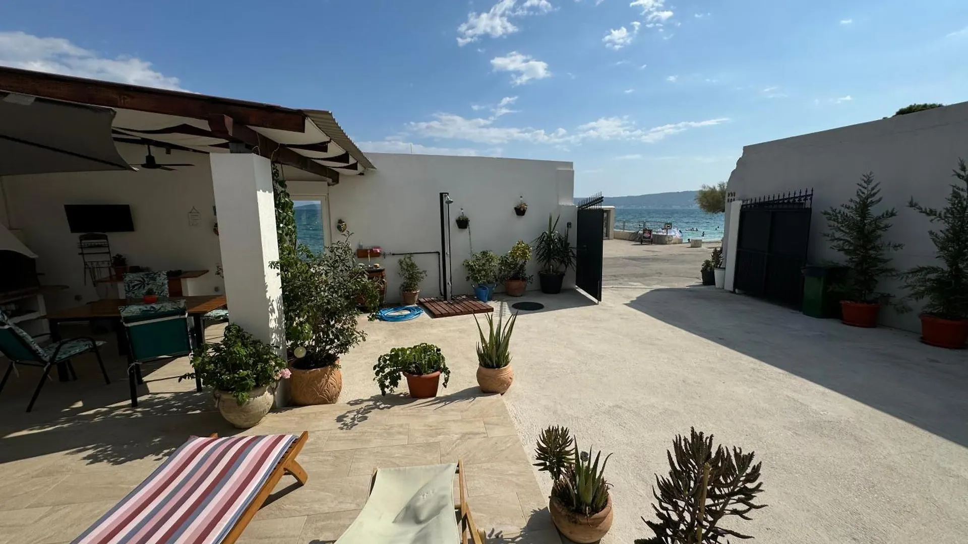 Beach House Oasis Villa Livak Kastela 0*,  Croatia