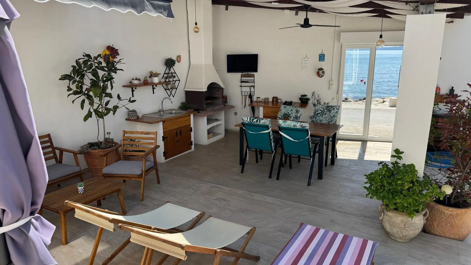 Beach House Oasis Villa Livak location